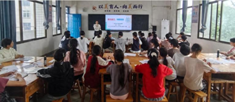 江安一中承办省级课题《乡镇初中处境不利女生的问题及对策研究》推广活动