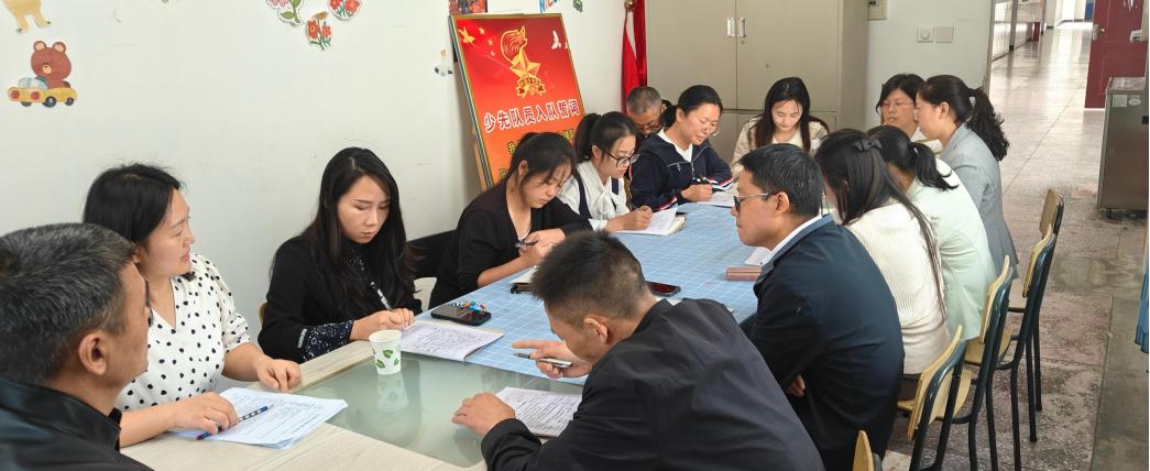 骨干领航研课堂 示范指导助提升——屏山县新市镇九年一贯制学校开展数学教研组课堂展示与研讨活动