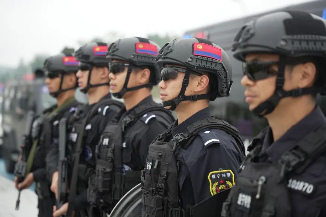 正式投用！今日遂宁站北站房的那一抹“警”色