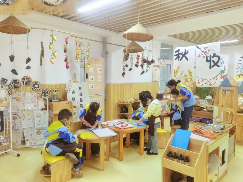 至美润童心 环创伴生长——宜宾市南溪区北城幼儿园开展环境创设评比活动