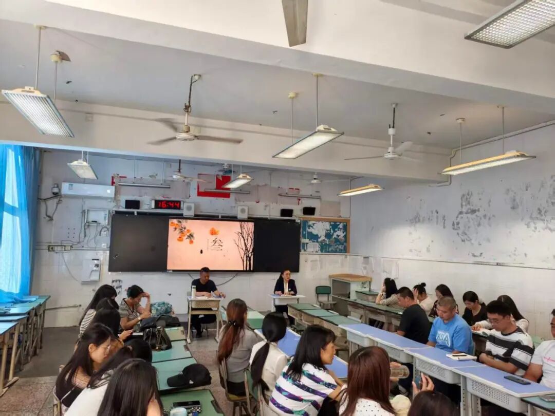 遂宁一中文苑校区初2028届年级工作会议圆满召开
