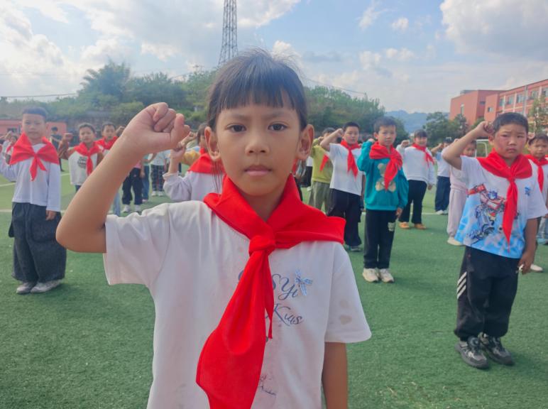 高举队旗跟党走 少年接力新长征——高县翰笙小学校举行新队员入队仪式
