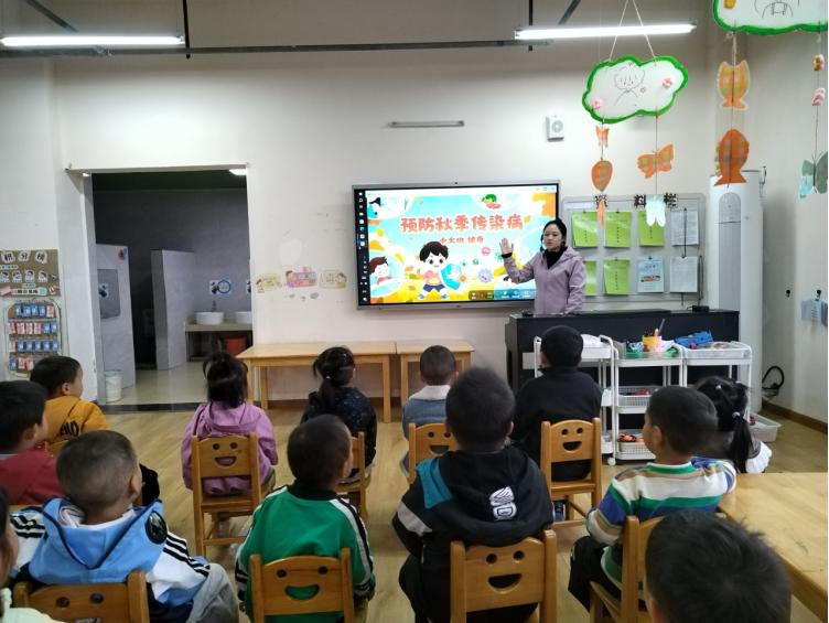 秋意护航 健康同行——宜宾市叙州区双龙镇中心幼儿园开展“秋季传染病防控”主题活动