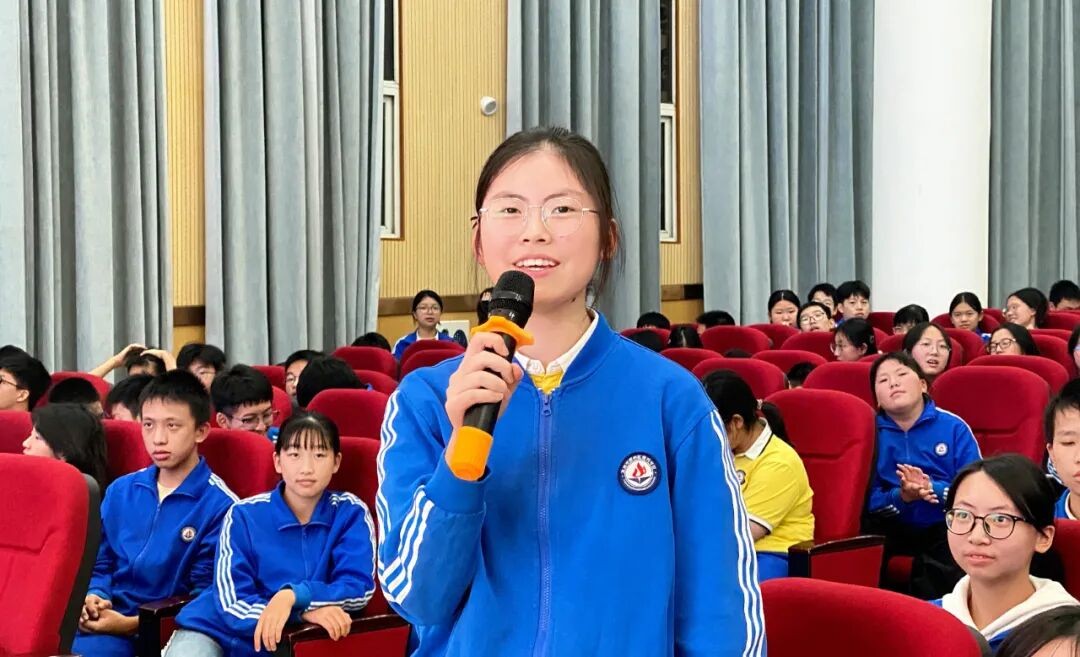 青春心向党 信仰的远征——宜宾黄冈学校第十七期主题团课开讲