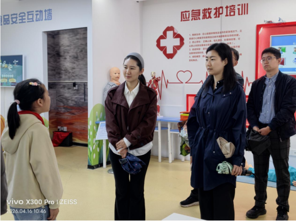 心系科普教育 助力科技发展——屏山县委常委牛萍暨三峡公司一行到中都镇中心学校科技馆实地调研